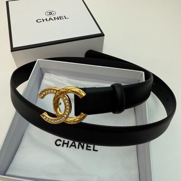 Opulent Quilted Belt with Textured Gold Buckle - Picture 1 of 7